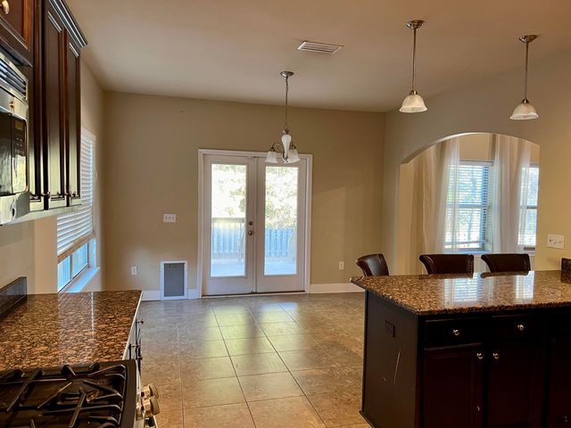 68 Hemingway Lane, Freeport, FL 32439