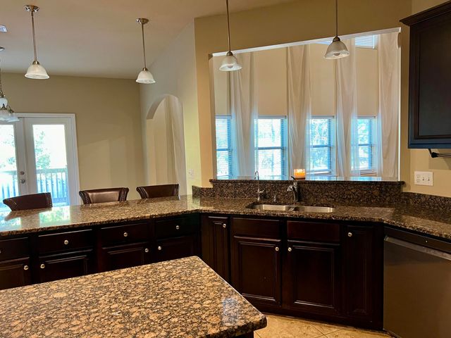 68 Hemingway Lane, Freeport, FL 32439