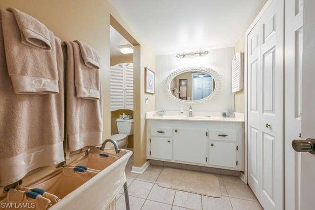 215 Cypress WAY E C2, Naples, FL 34110