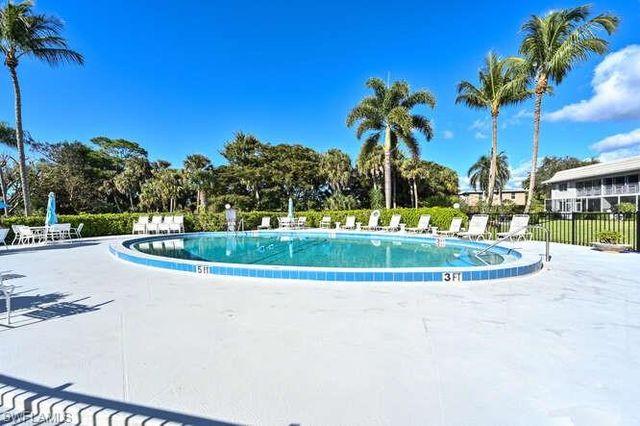 215 Cypress WAY E C2, Naples, FL 34110