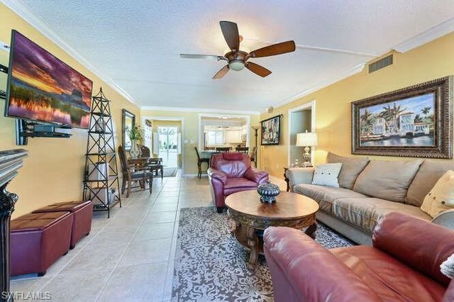 215 Cypress WAY E C2, Naples, FL 34110
