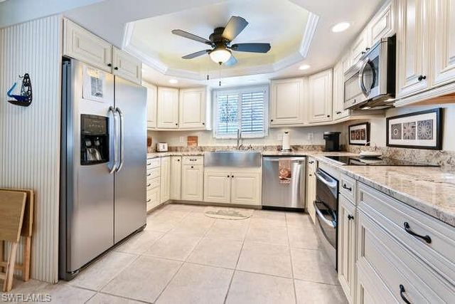 215 Cypress WAY E C2, Naples, FL 34110