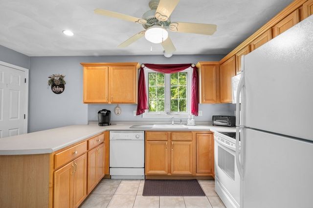 78 Eagle Dr 78, Tewksbury, MA 01876