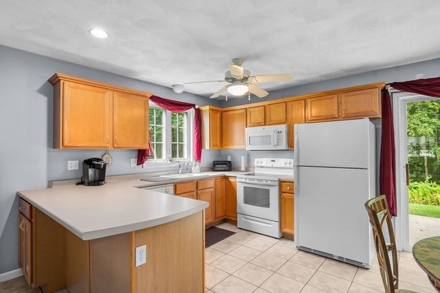 78 Eagle Dr 78, Tewksbury, MA 01876