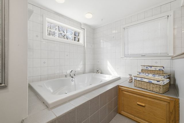 215 Vernon St, Rockland, MA 02370