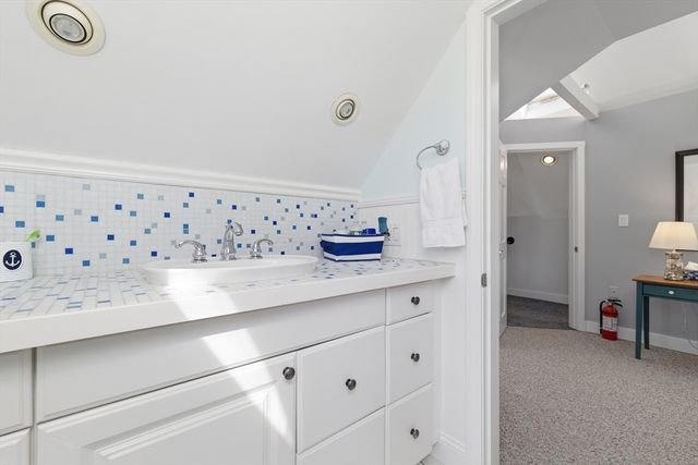 215 Vernon St, Rockland, MA 02370