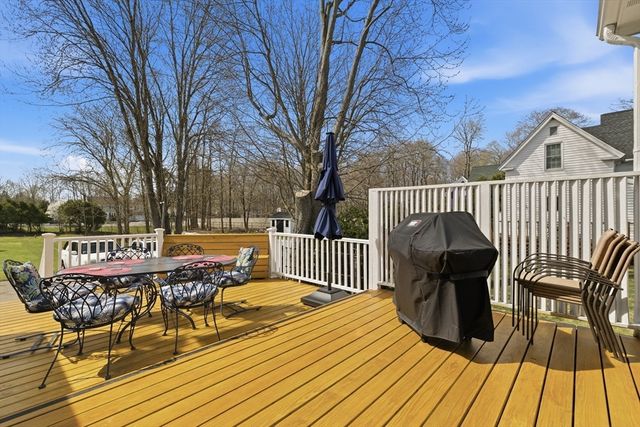 215 Vernon St, Rockland, MA 02370
