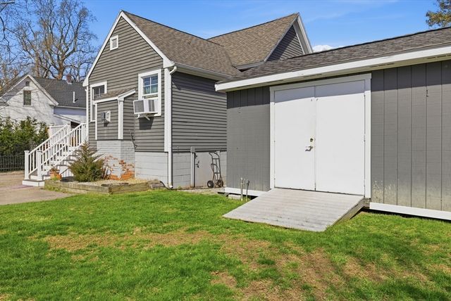 215 Vernon St, Rockland, MA 02370