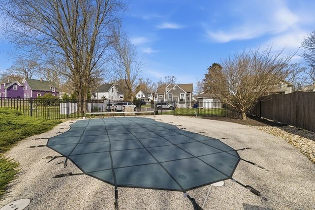 215 Vernon St, Rockland, MA 02370
