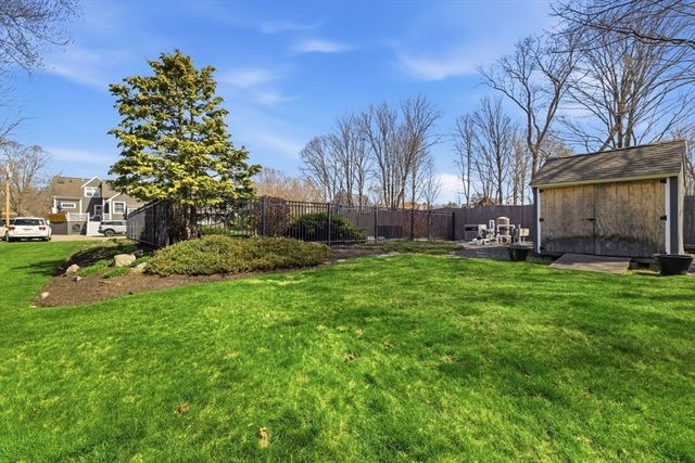 215 Vernon St, Rockland, MA 02370