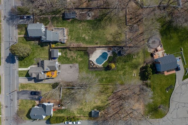 215 Vernon St, Rockland, MA 02370