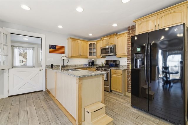 215 Vernon St, Rockland, MA 02370