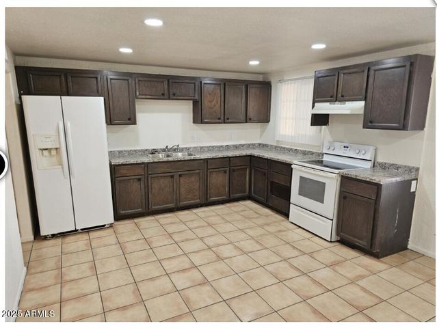 3302 E THUNDERBIRD Road, Phoenix, AZ 85032