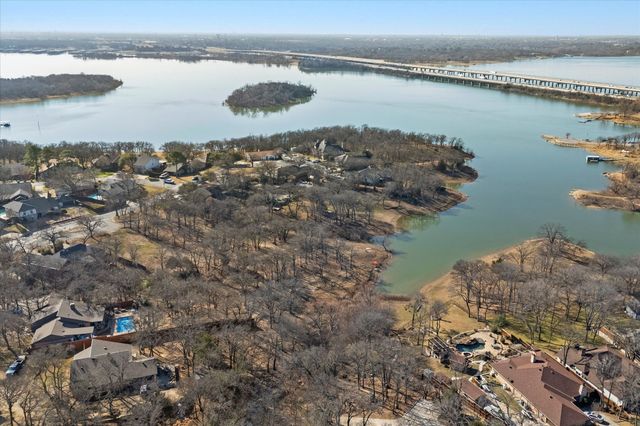 18 Royal Oaks Boulevard, Hickory Creek, TX 75065