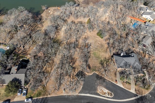 18 Royal Oaks Boulevard, Hickory Creek, TX 75065