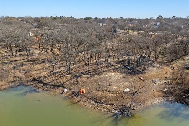 18 Royal Oaks Boulevard, Hickory Creek, TX 75065