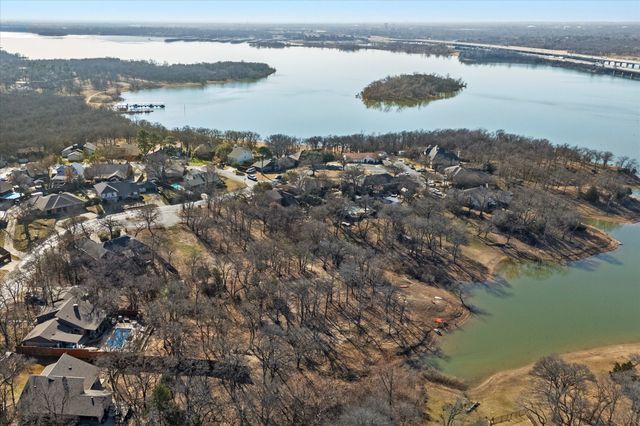 18 Royal Oaks Boulevard, Hickory Creek, TX 75065