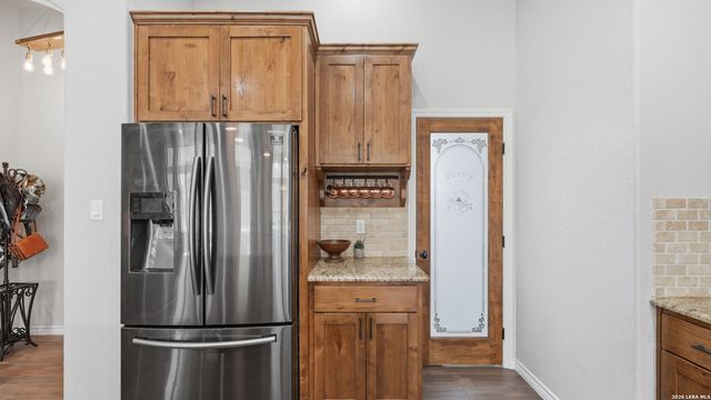 129 SENDERA XING, La Vernia, TX 78121