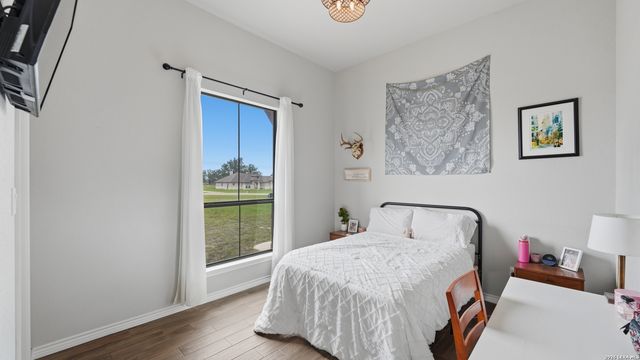 129 SENDERA XING, La Vernia, TX 78121