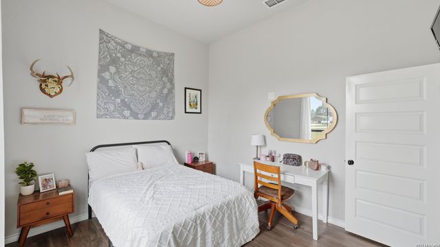 129 SENDERA XING, La Vernia, TX 78121