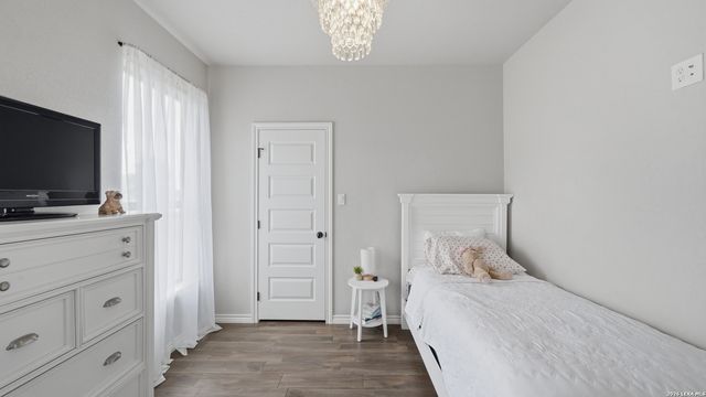 129 SENDERA XING, La Vernia, TX 78121