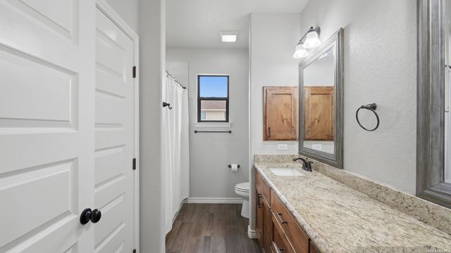 129 SENDERA XING, La Vernia, TX 78121