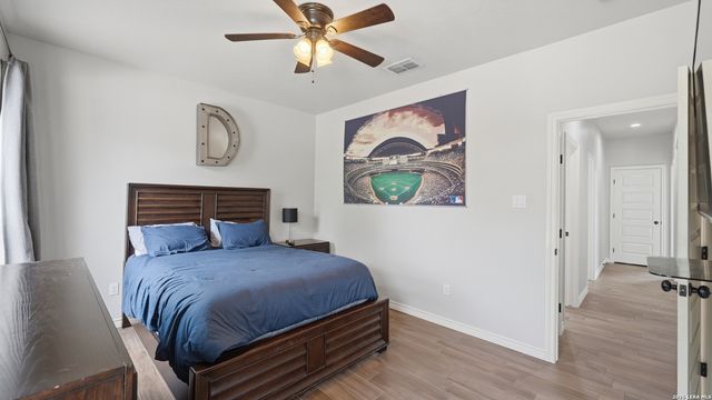 129 SENDERA XING, La Vernia, TX 78121