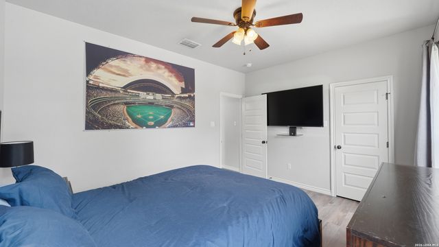 129 SENDERA XING, La Vernia, TX 78121