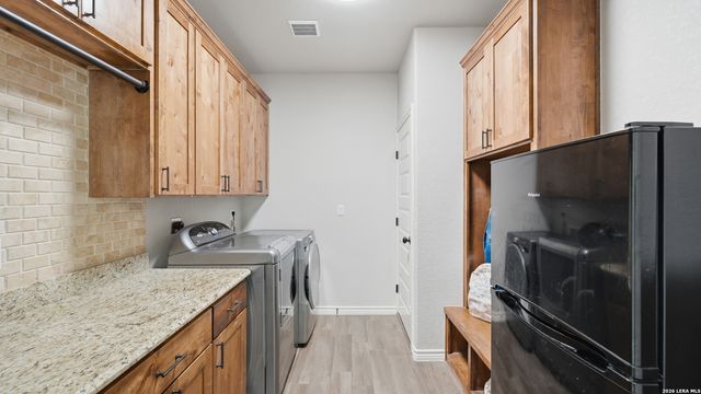 129 SENDERA XING, La Vernia, TX 78121