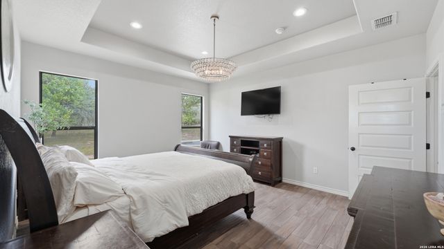 129 SENDERA XING, La Vernia, TX 78121