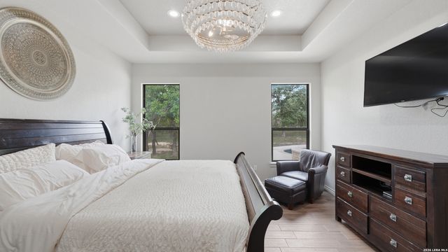 129 SENDERA XING, La Vernia, TX 78121