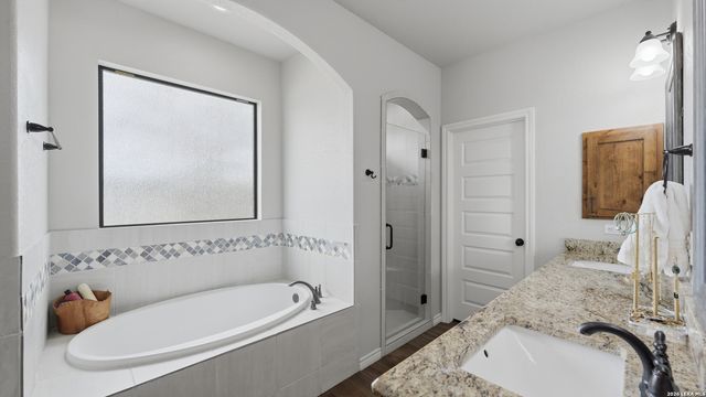 129 SENDERA XING, La Vernia, TX 78121