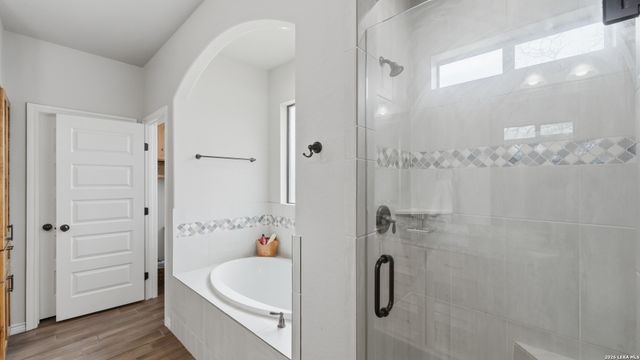 129 SENDERA XING, La Vernia, TX 78121