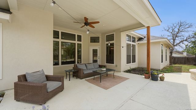 129 SENDERA XING, La Vernia, TX 78121