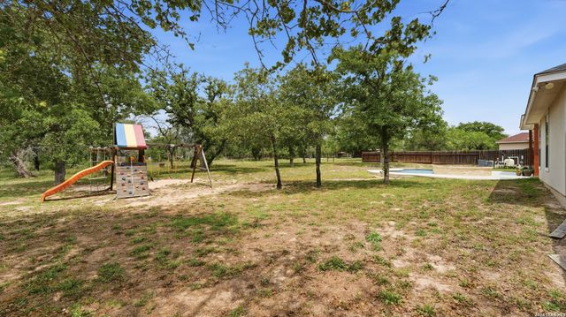 129 SENDERA XING, La Vernia, TX 78121