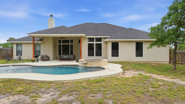 129 SENDERA XING, La Vernia, TX 78121