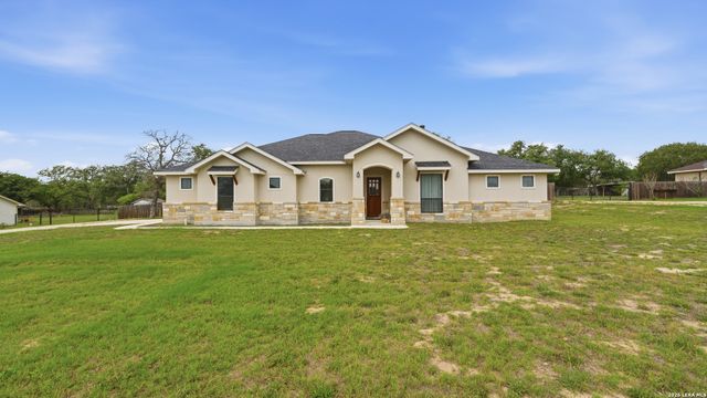 129 SENDERA XING, La Vernia, TX 78121