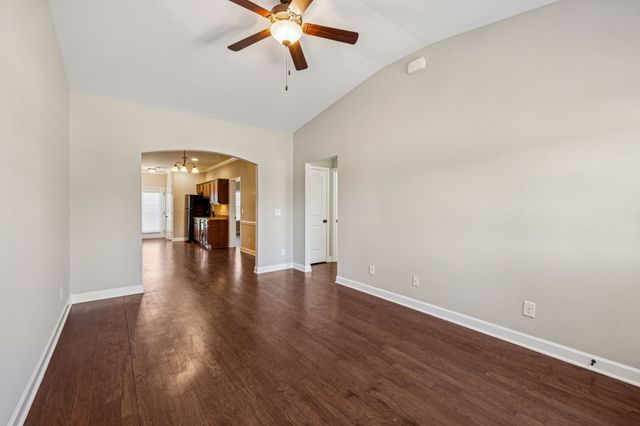 1040 Charlie Daniels Pkwy Apt 111, Mount Juliet, TN 37122