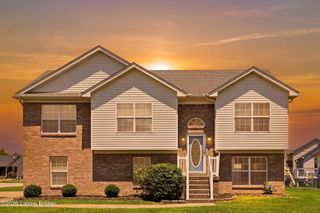 597 Oak Grove Blvd, Shepherdsville, KY 40165