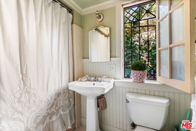 6610 Padre Terrace, Los Angeles, CA 90068