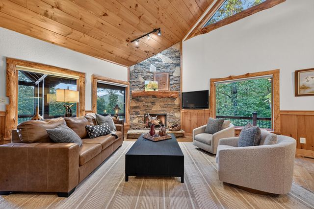 169 Walnut Mountain Road, Ellijay, GA 30540