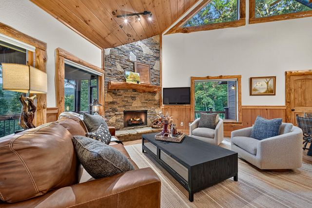 169 Walnut Mountain Road, Ellijay, GA 30540