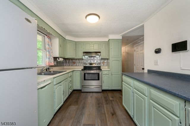 11 Pine Ridge Rd, Lebanon Twp., NJ 07830