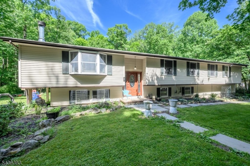 11 Pine Ridge Rd, Lebanon Twp., NJ 07830