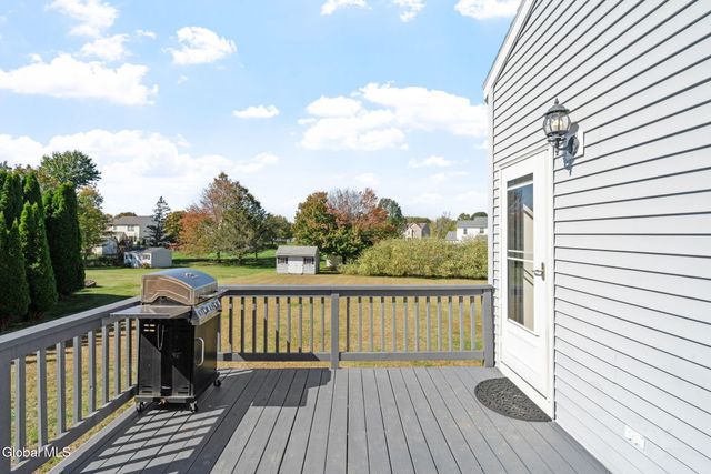 5 Heron Place, Clifton Park, NY 12148