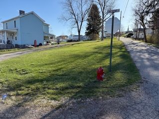 101 Creascent Street, St Clairsville, OH 43950