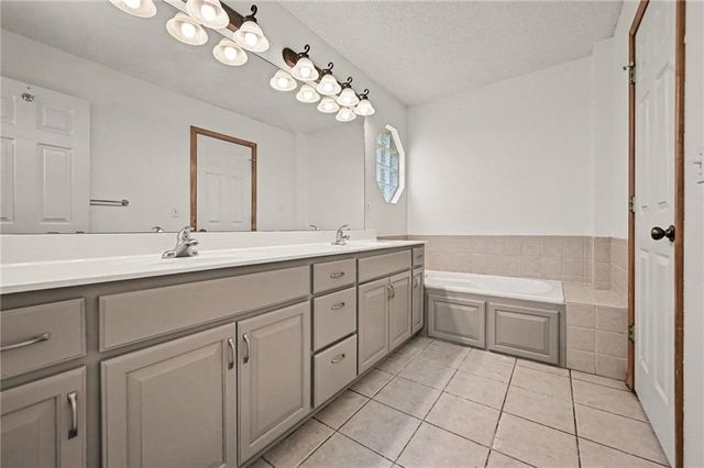 4006 N 108th Court, Kansas City, KS 66109