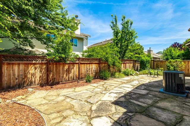 131 Royalton Cir, Folsom, CA 95630