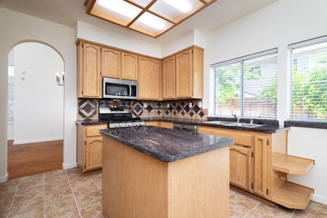 131 Royalton Cir, Folsom, CA 95630