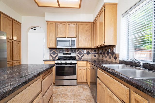 131 Royalton Cir, Folsom, CA 95630